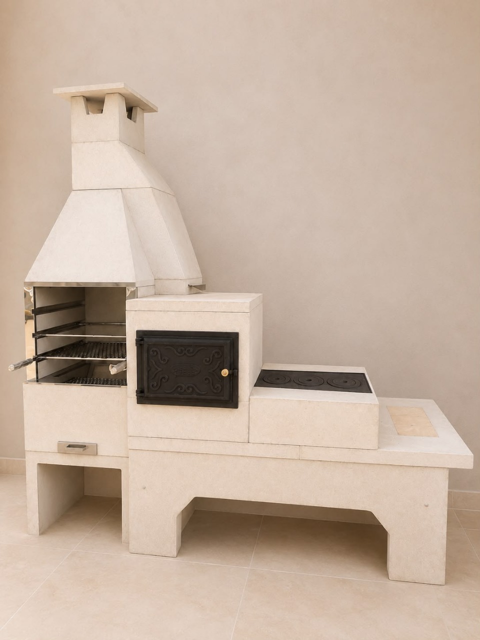 Churrasqueira pré-moldada com fogão de três bocas e forno